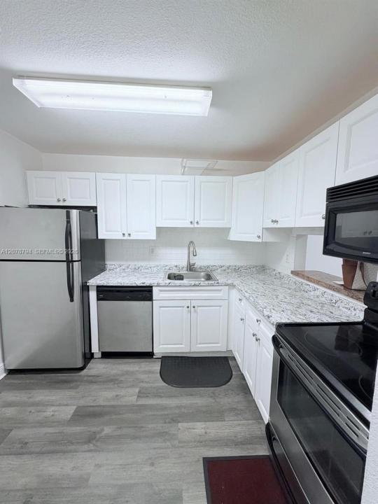 5201 Geneva Way 311, Doral, Floride 33166, États-Unis