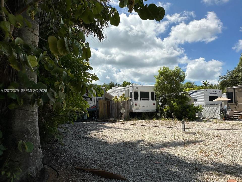 29859 Overseas Hwy #20, Big Pine, Florida 33043, USA
