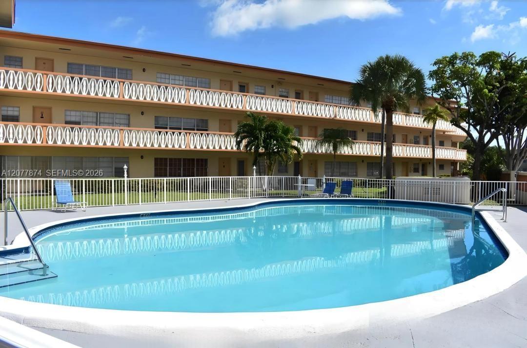 1885 NE 121st St 16, North Miami, Floride 33181, États-Unis