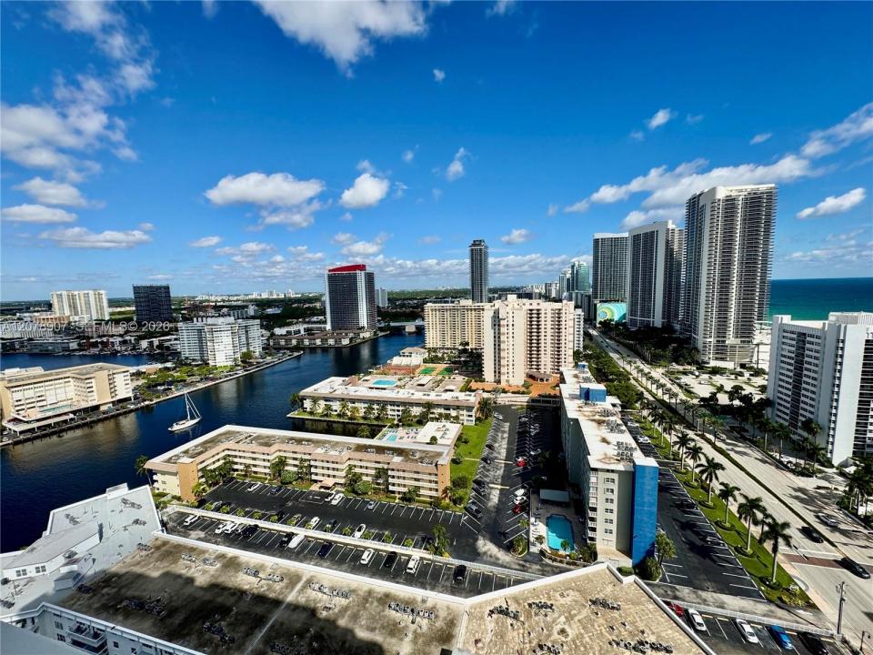 1945 S Ocean Dr 2311, Hallandale Beach, Florida 33009, USA