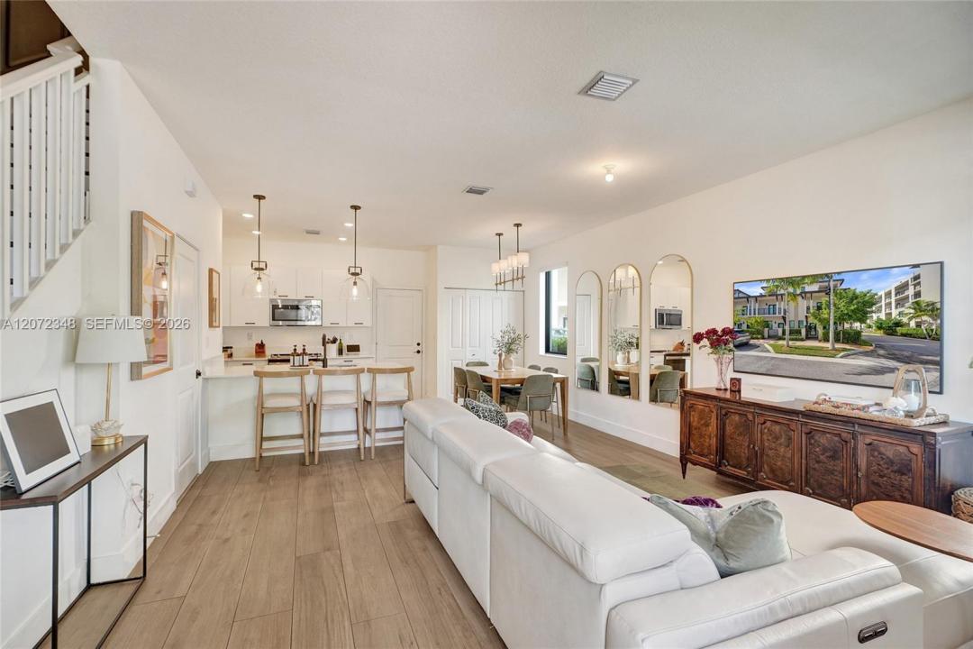 8166 NW 42nd St, Doral, Florida 33166, Stati Uniti