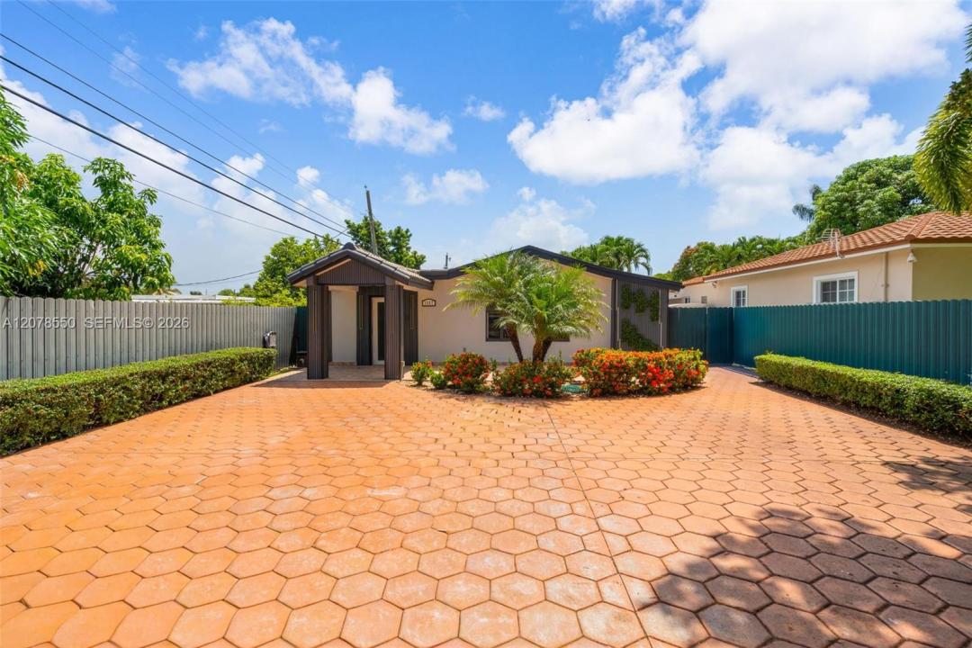 1327 SW 72nd Ave, Miami, Florida 33144, USA