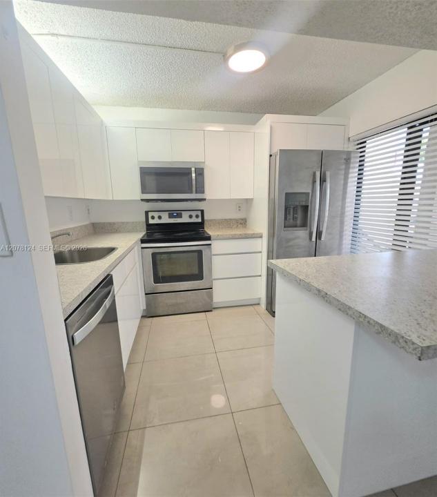 20105 NE 3rd Ct 6, Miami, Флорида 33179, Соединенные Штаты