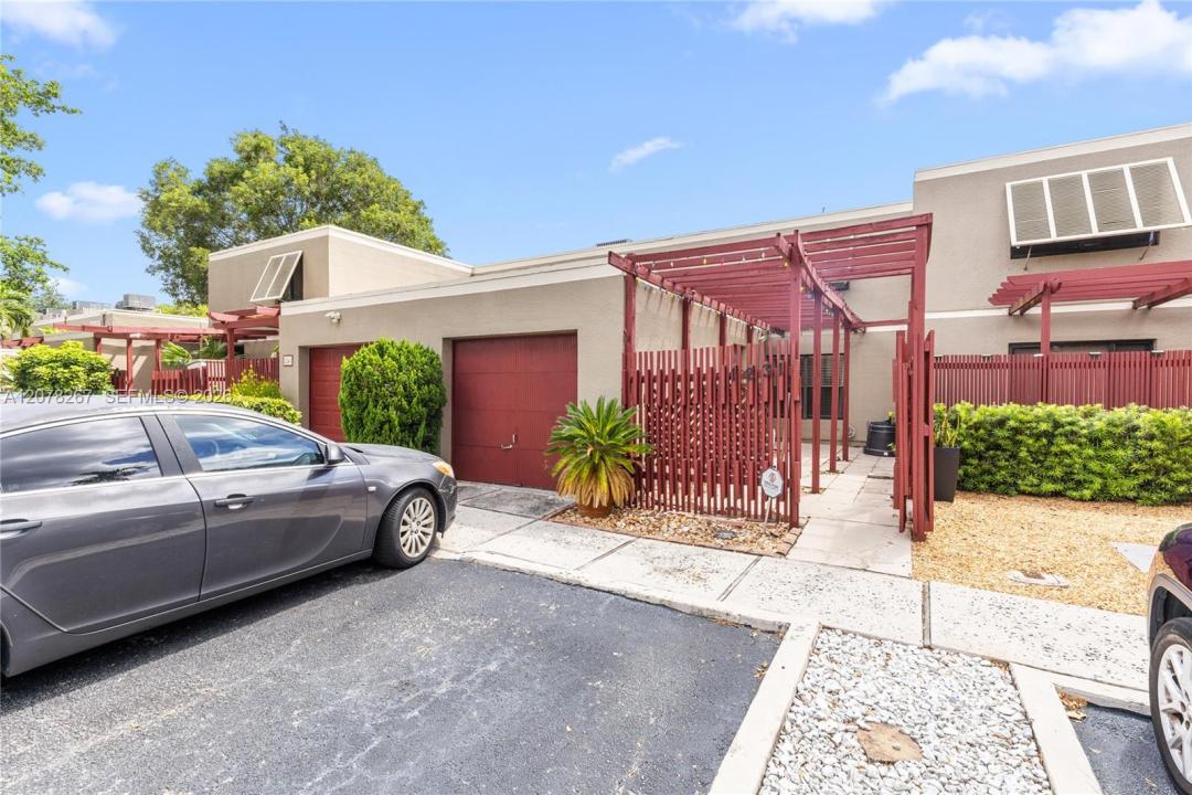 1231 W Fairway Rd, Pembroke Pines, Florida 33026, USA