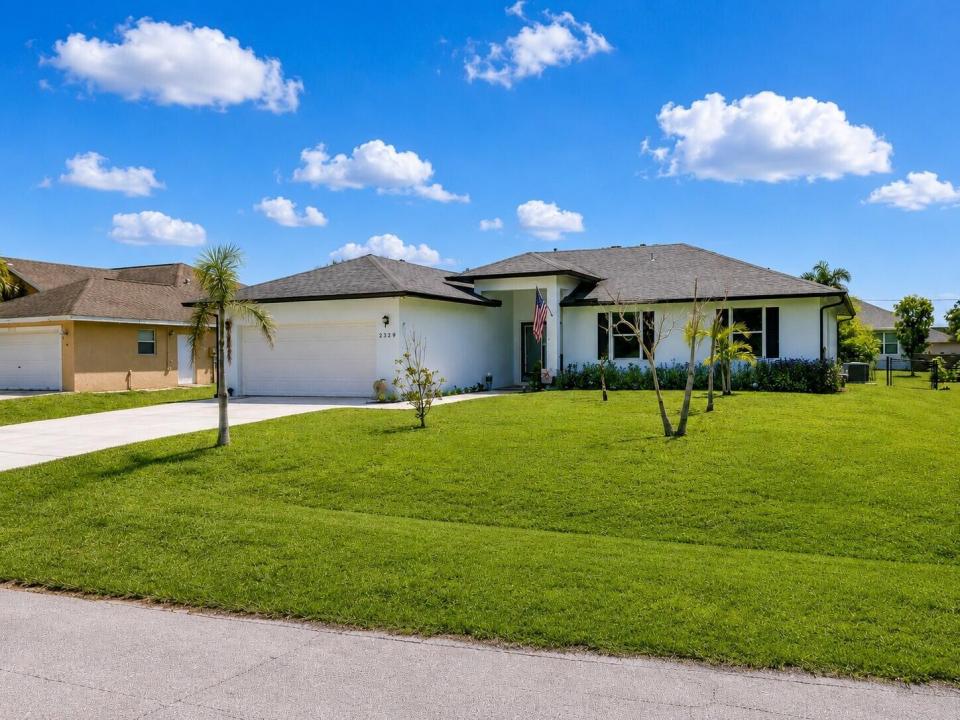 2329 SW Mountwell Street, Port St. Lucie, Flórida 34984, Estados Unidos