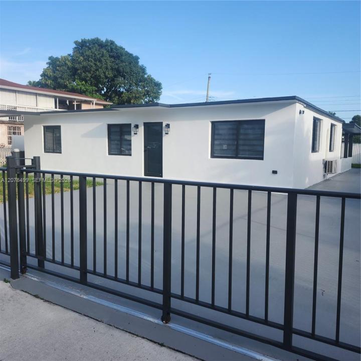 730 E 17th St, Hialeah, Floryda 33010, USA