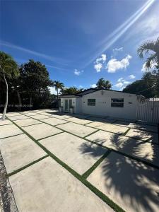 17650 NE 19th Ave, North Miami Beach, Florida 33162, USA