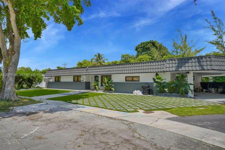 315 NE 122nd St, North Miami, فلوريدا 33161, الولايات المتحدة