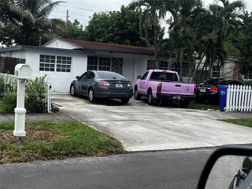 6125 Dawson St, Hollywood, Florida 33023