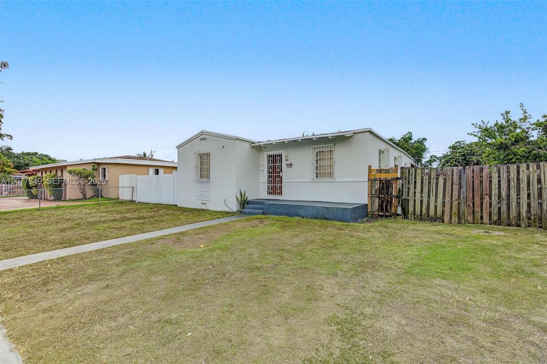 3940 NW 2nd St, Miami, Florida 33126, USA