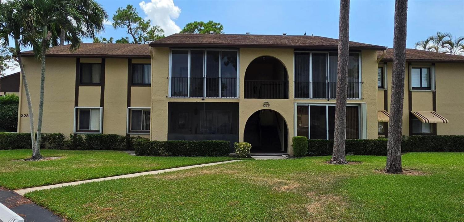 228 Pine HOV Circle A2, Floryda 33463, USA