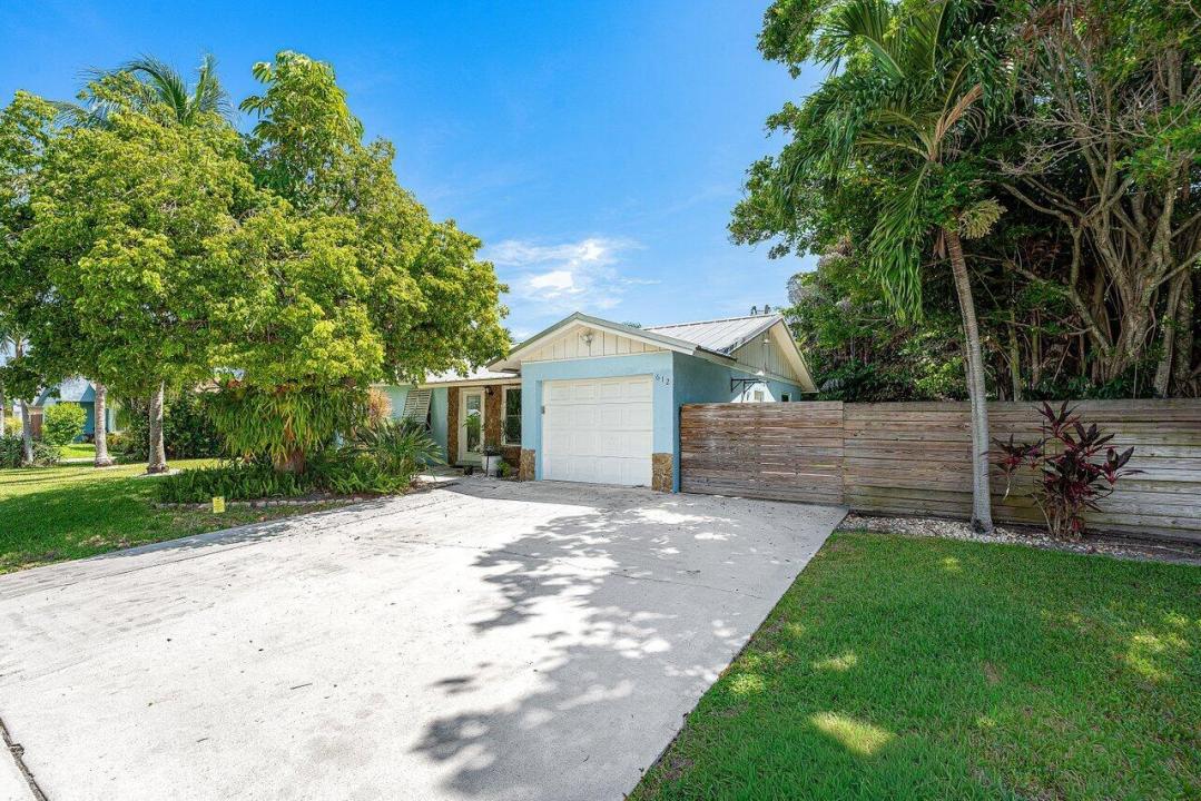 612 NW 7th Court, Boynton Beach, Florida 33426, USA