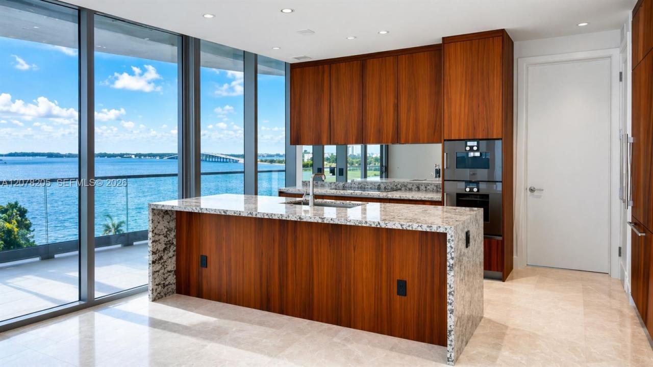 175 SE 25th rd 504, Miami, Florida 33131, USA