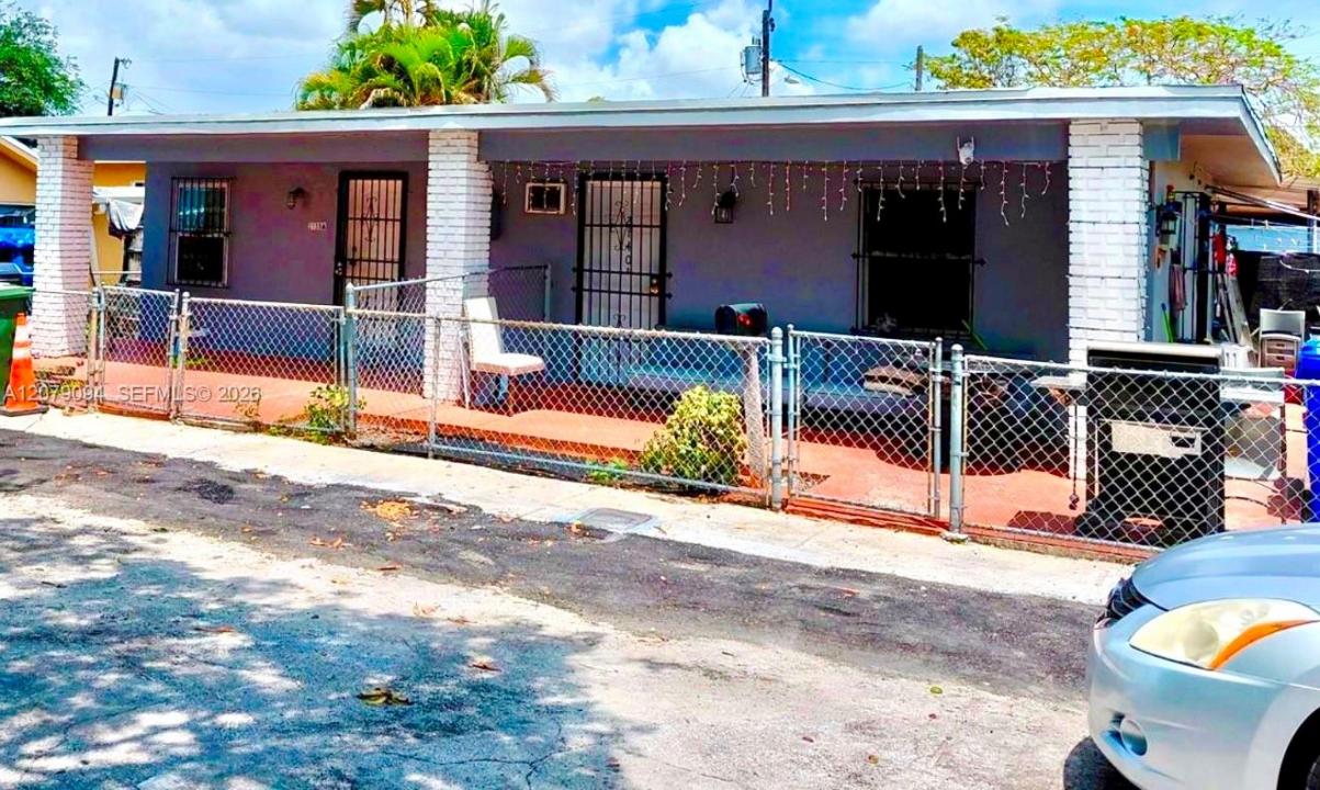 2140 NW 1st Ter A, Miami, Florida 33125, USA