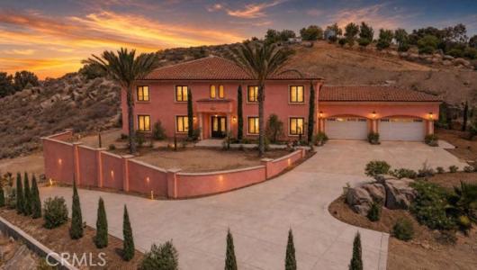 Small Canyon Lane, Riverside, California 92506, HOA KỲ