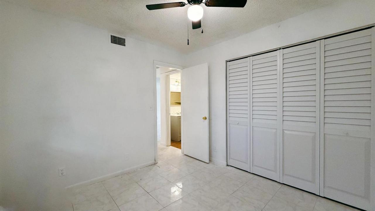 889 TWIN LAKES Drive 1-J, Coral Springs, Флорида 33071, Соединенные Штаты