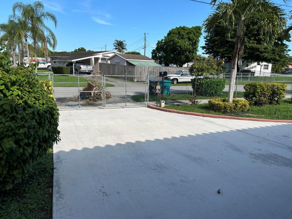 4900 SW 103RD Place 1, Miami, Florida 33165, USA