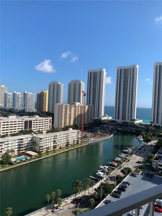 300 Bayview Dr 501, Sunny Isles Beach, Florida 33160, Stati Uniti