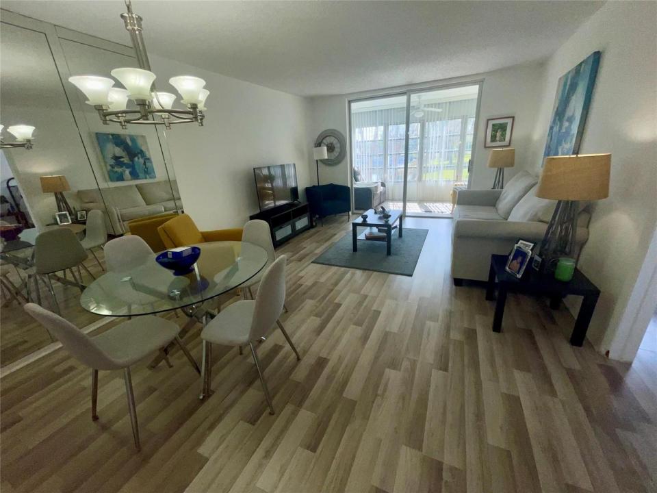 5860 NW 64TH Avenue 206, Tamarac, Floride 33319, États-Unis