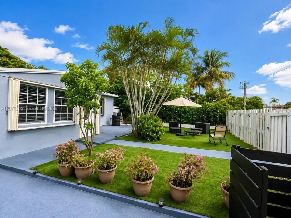 307 SW 15th St 1, Fort Lauderdale, Florida 33315, USA
