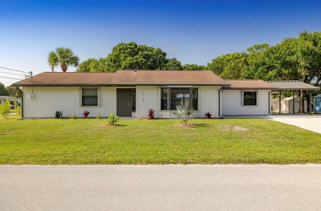 2714 Rhode Island Avenue, Fort Pierce, Floride 34947, États-Unis