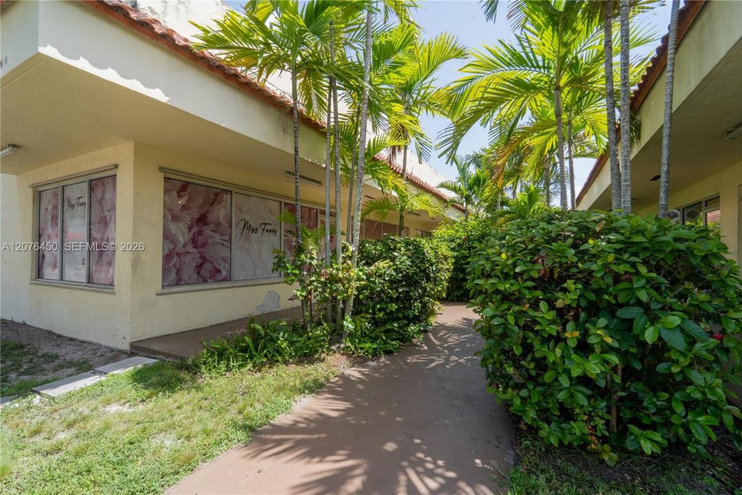 1600 W 38th Pl, Hialeah, Florida 33012, USA