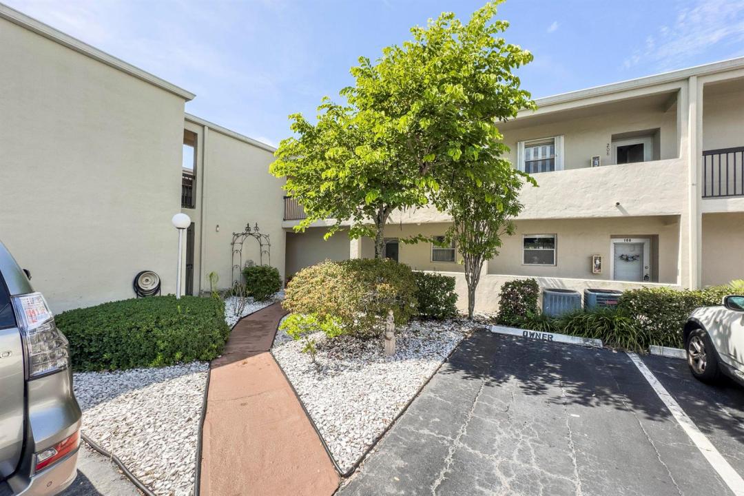 2540 Boundbrook Boulevard 204, Palm Springs, Floride 33406, États-Unis