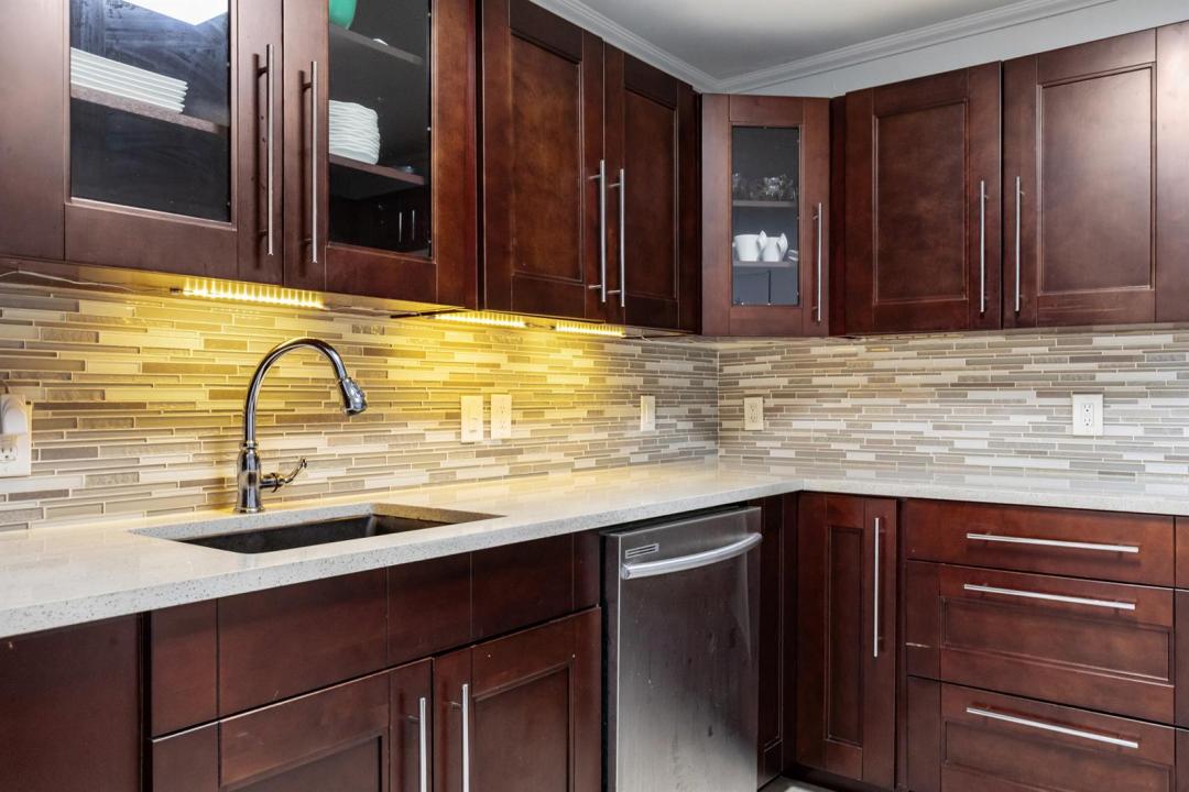 427 Golden Isles Drive, Hallandale Beach, Floride 33009, États-Unis