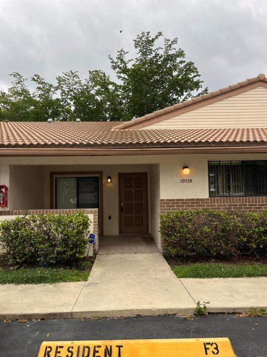 12028 ROYAL PALM Boulevard 3-F, Coral Springs, Floride 33065, États-Unis