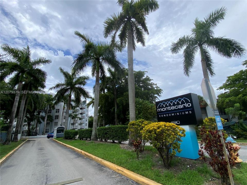 488 NW 165th St Rd B-415, Miami, Florida 33169, Stati Uniti