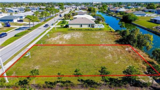 132 NICHOLAS E Parkway, Cape Coral, Florida 33990