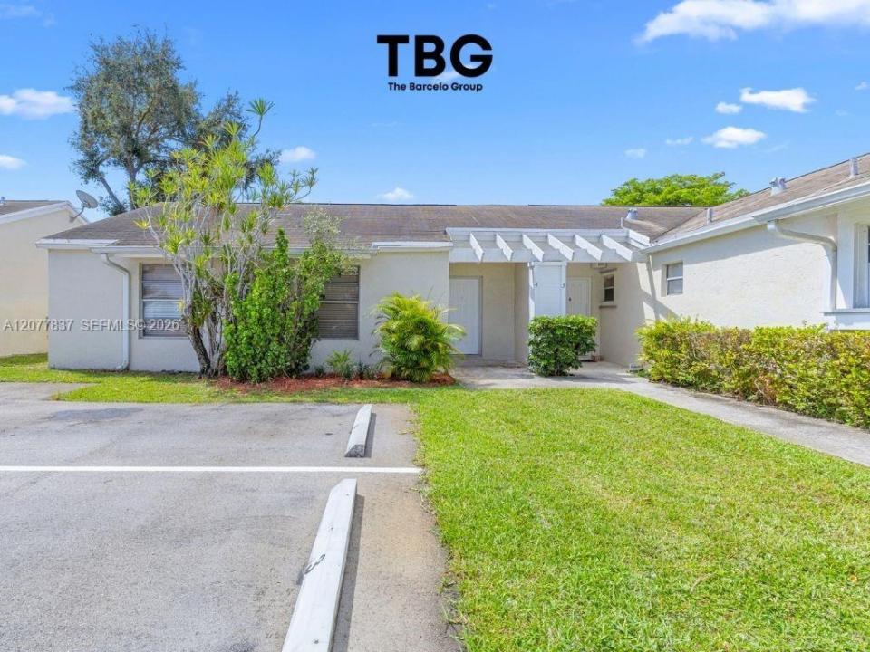 886 NE 214th Ln 4, Miami, Florida 33179, Stati Uniti