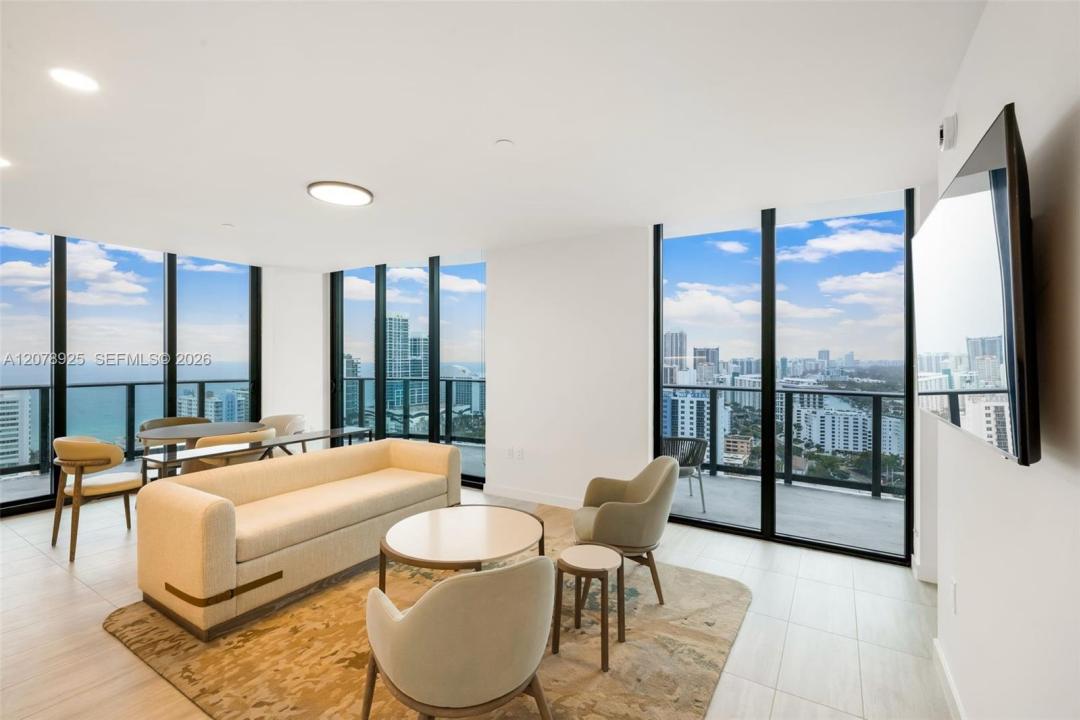 580 72nd Street PH02, Miami Beach, Florida 33141, USA