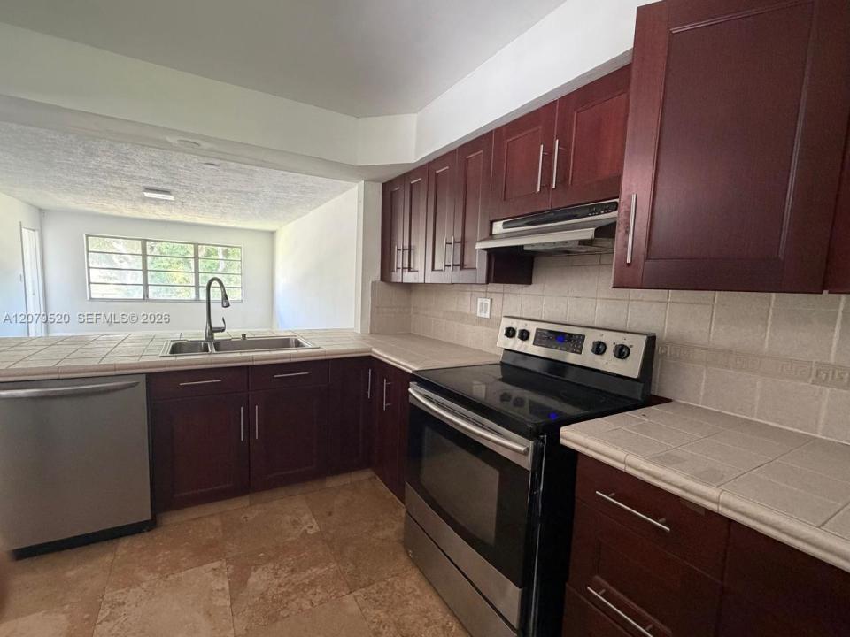 1400 NE 191st St 310, Miami, Florida 33179, Stati Uniti