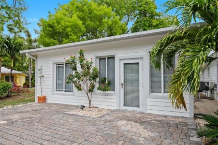 4 Transylvania Ave B, Key Largo, Florida 33037, USA
