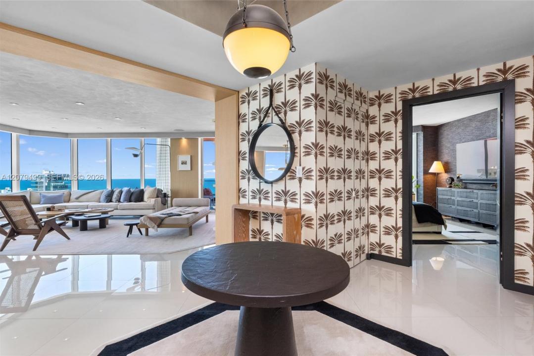 300 S Pointe Dr 2005, Miami Beach, Florida 33139, USA
