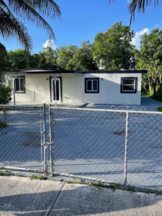 5764 E 5th Ave, Hialeah, Florida 33013, Estados Unidos