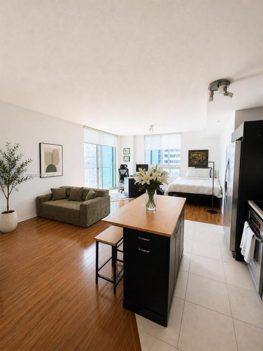 1900 N Bayshore Dr 3005, Miami, Florida 33132, USA