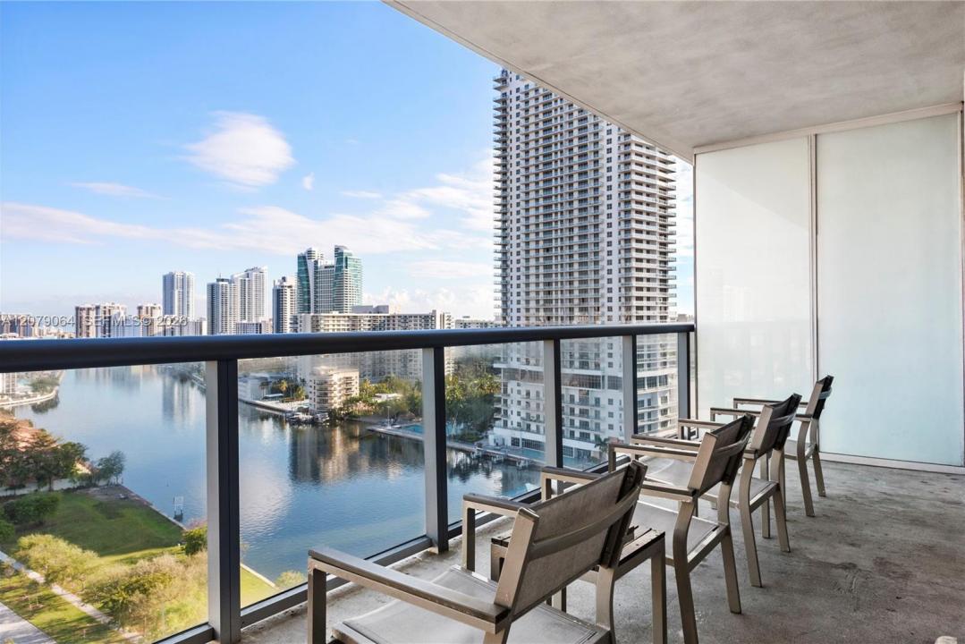 2602 E Hallandale Beach Blvd R1806, Hallandale Beach, Floryda 33009, USA
