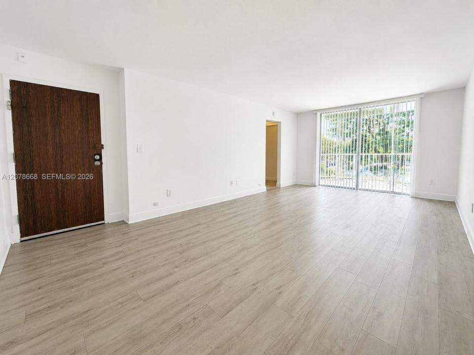 486 NW 165th St Rd B-301, Miami, Florida 33169, Stati Uniti