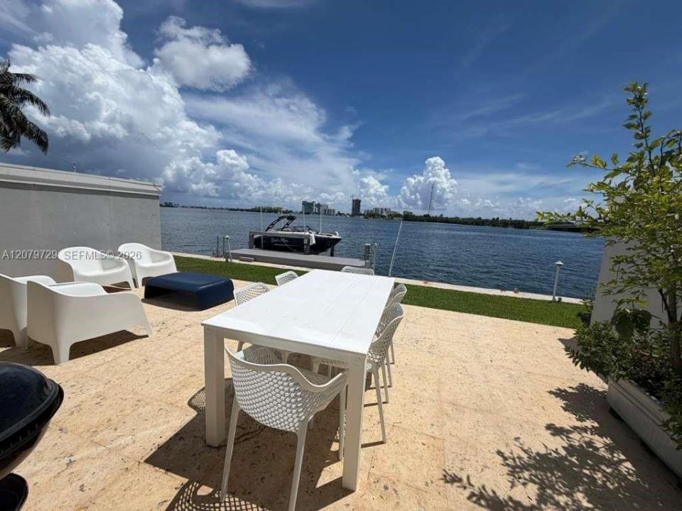 8031 NE Bayshore Ct 8031, Miami, Floride 33138, États-Unis