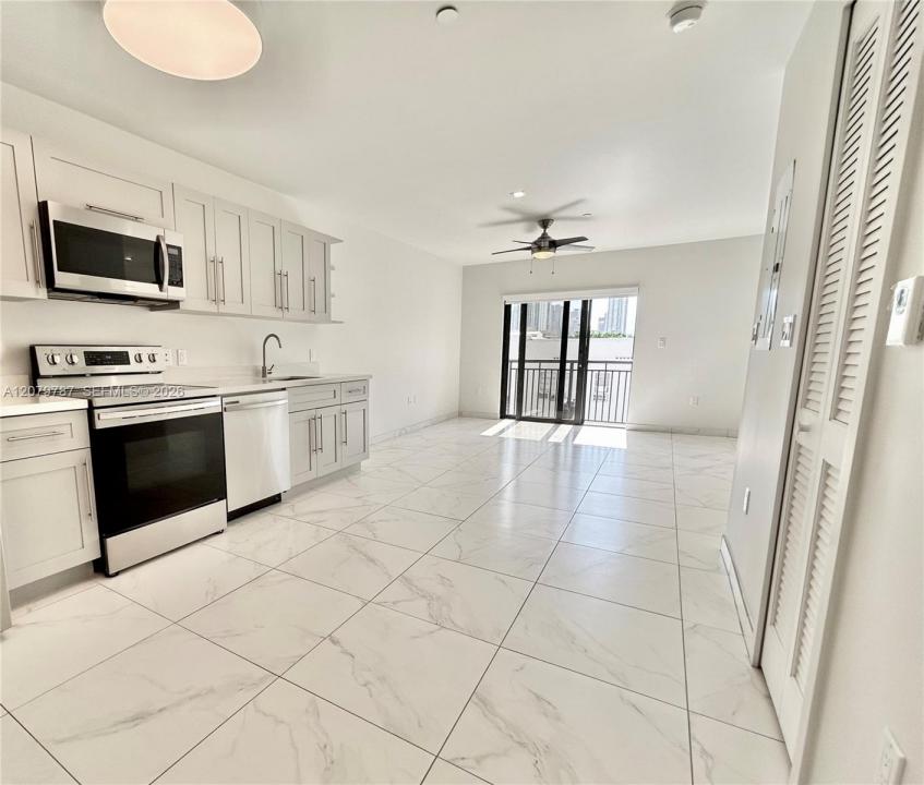 836 SW 2nd St 404, Miami, Floride 33130, États-Unis
