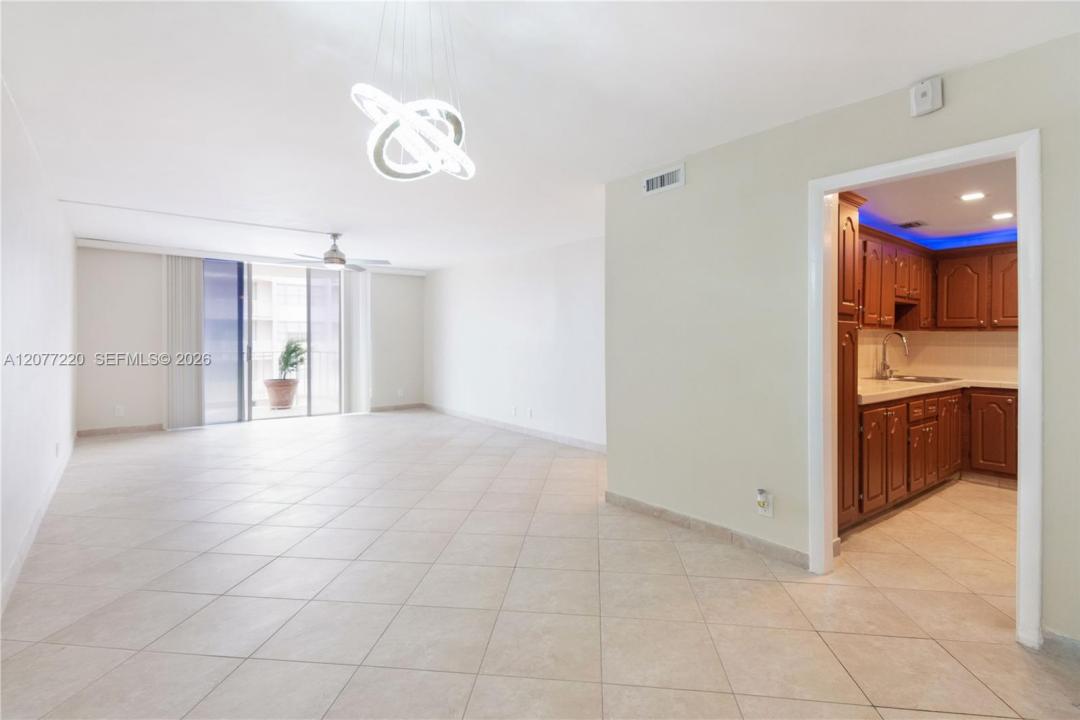 16740 NE 9th Ave 604, North Miami Beach, Floride 33162, États-Unis