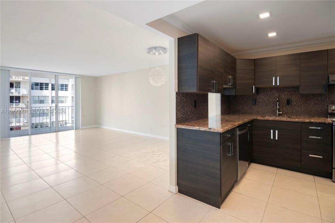16710 NE 9th Ave 605, North Miami Beach, Floride 33162, États-Unis