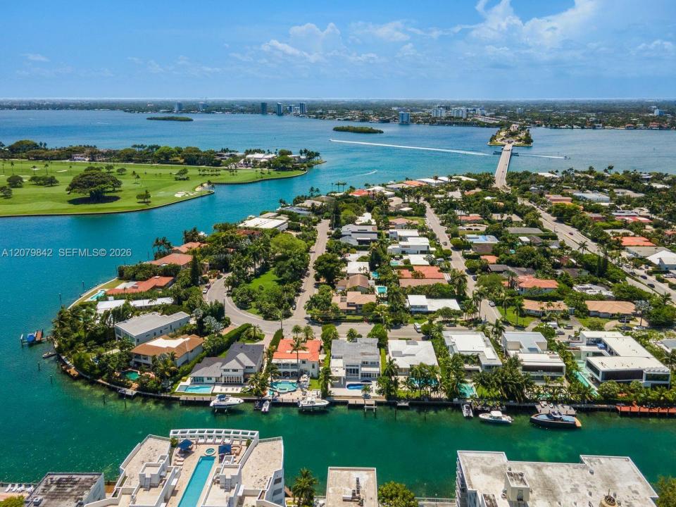 1210 95th Street 18, Bay Harbor Islands, Floryda 33154, USA