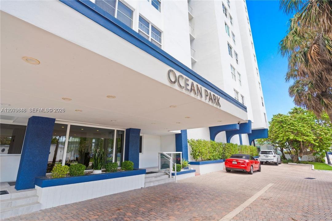6450 Collins Ave 205, Miami Beach, Florida 33141, USA