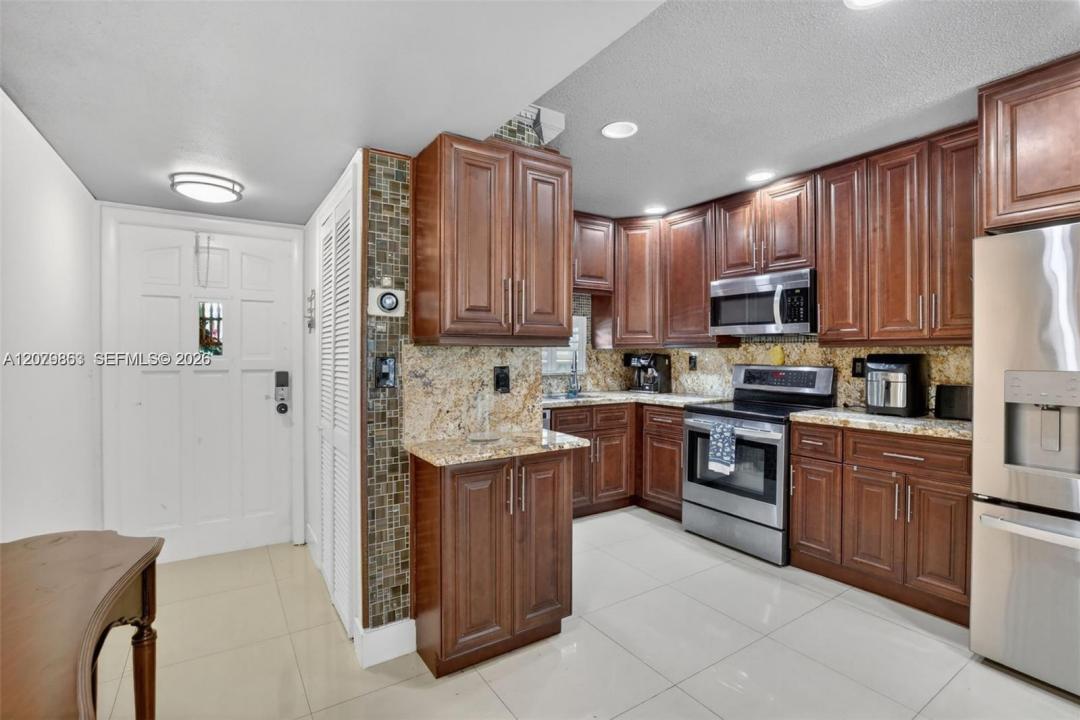 8941 S Hollybrook Blvd 205, Pembroke Pines, Florida 33025, Stati Uniti