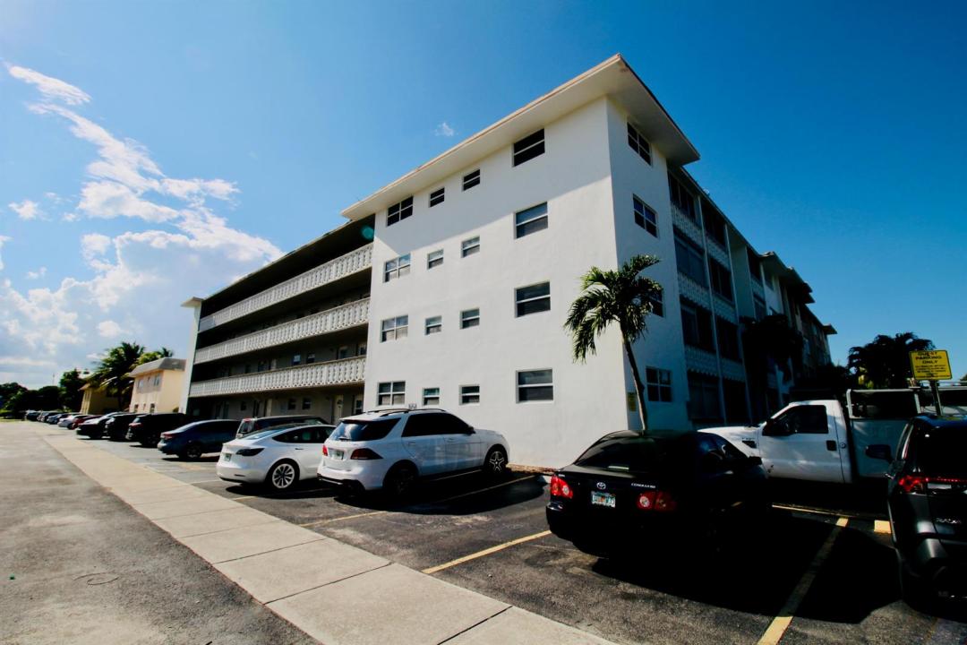 211 NE 8TH Avenue 208, Hallandale Beach, Floride 33009, États-Unis