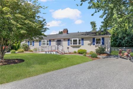 7 Restmere Terrace A, Middletown, Rhode Island 02842, USA