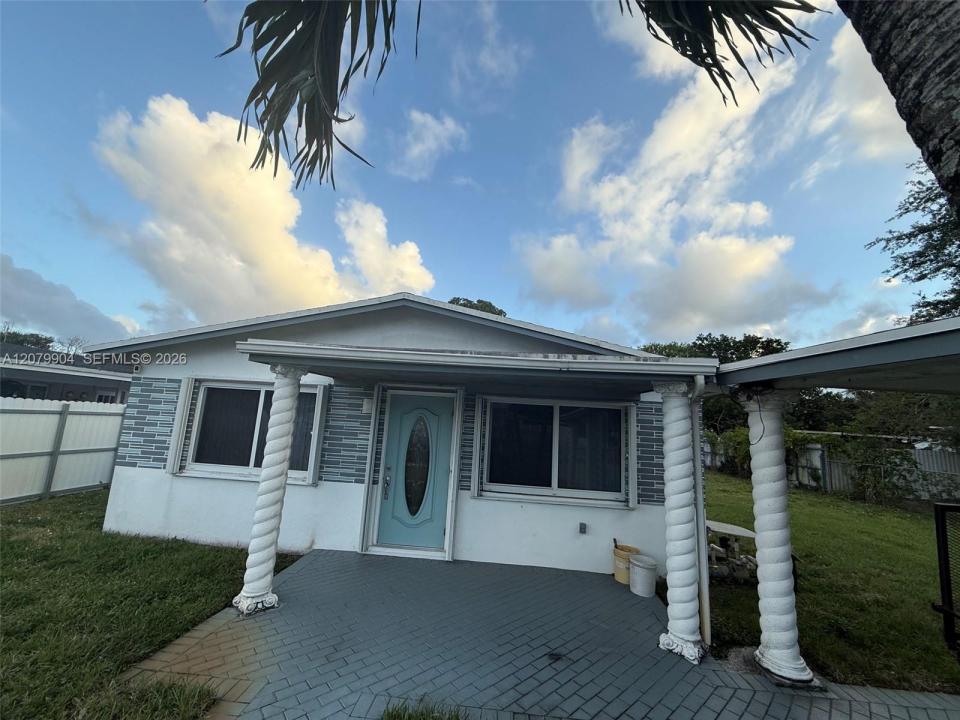 2998 NW 94th St 2998, Miami, Florida 33147, Stati Uniti